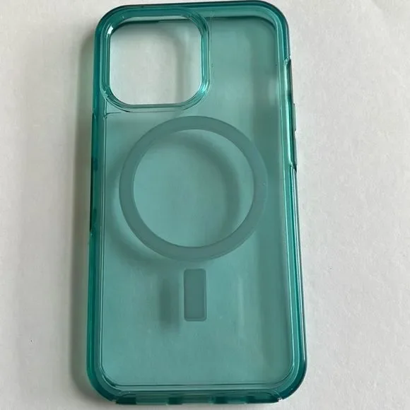 iPhone 13 Otterbox case - Picture 4 of 6